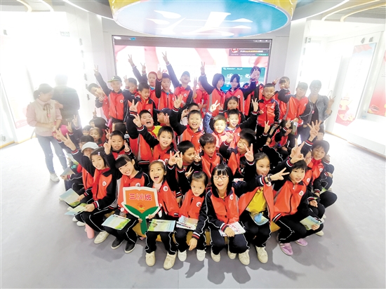 ▲恩城中心小學(xué)（東安校區(qū)）學(xué)生開(kāi)心參加研學(xué)活動(dòng)。