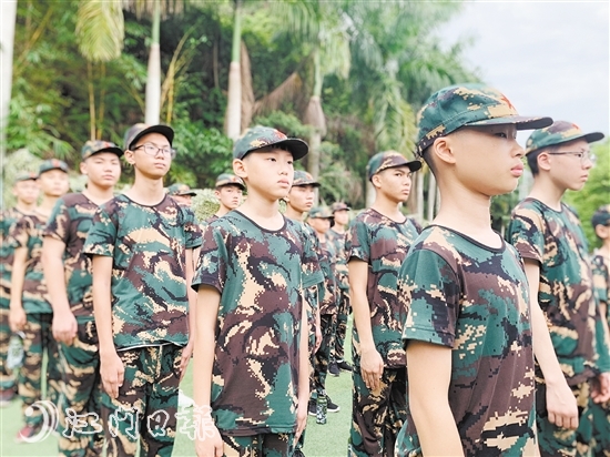 每天出操練軍姿，是“十天集訓(xùn)營”的必修課。