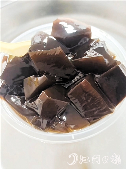 大創(chuàng)周氏涼粉真材實料，晶瑩剔透，富有彈性。