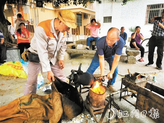 黃錦漢經(jīng)常會被集市邀請去擺攤助陣，為集市增添人氣。