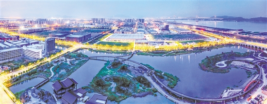 目前，溫州海洋經(jīng)濟(jì)發(fā)展示范區(qū)交通、科創(chuàng)、產(chǎn)業(yè)、城建全方位發(fā)展，實(shí)現(xiàn)自身能級和核心競爭力的顯著提升，各項(xiàng)先行示范走在溫州市乃至浙江省前列。