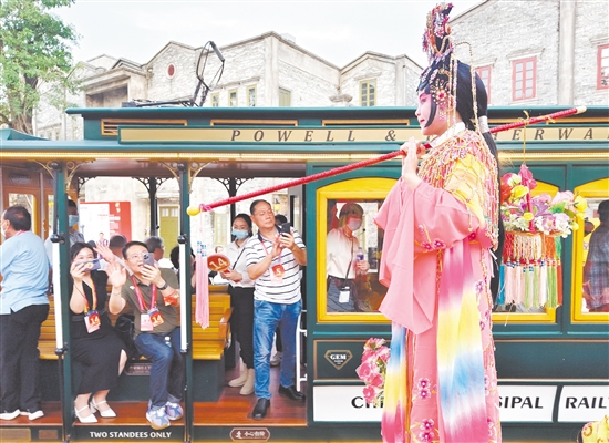2023華僑華人粵港澳大灣區(qū)大會在我市舉行，全世界通過江門窗口見證僑鄉(xiāng)優(yōu)秀文化魅力、大灣區(qū)發(fā)展活力和中國改革開放成就。