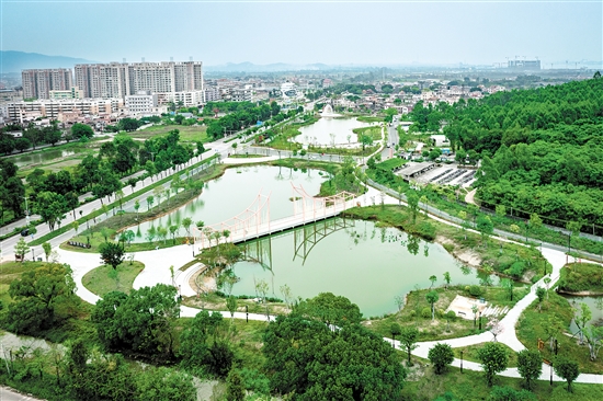 位于崖門鎮(zhèn)龍旺村的新時代公園，集運(yùn)動健身、休閑娛樂于一體。