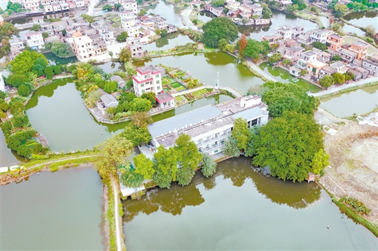 位于古勞鎮(zhèn)上升村的方塘水墨民宿，綠水環(huán)繞，景色宜人。
