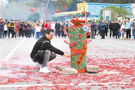 “燒花炮”鬧元宵是棠下鎮(zhèn)傳統(tǒng)民間習(xí)俗。