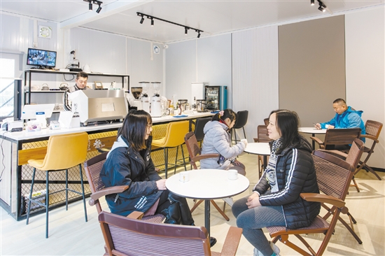 禮樂街道英南村新建的3.3咖啡屋，成了村民和游人的網(wǎng)紅打卡點。