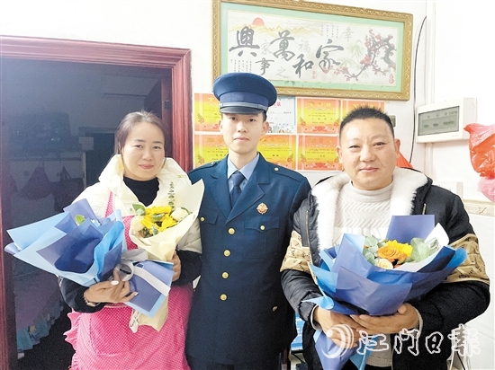 袁鑫灃“突然回家”，給家人一個驚喜。