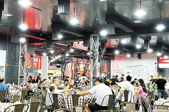 在餐飲行業(yè)“內(nèi)卷”之時，邑家人逆勢上行，做出特色，滿足消費者的需求。