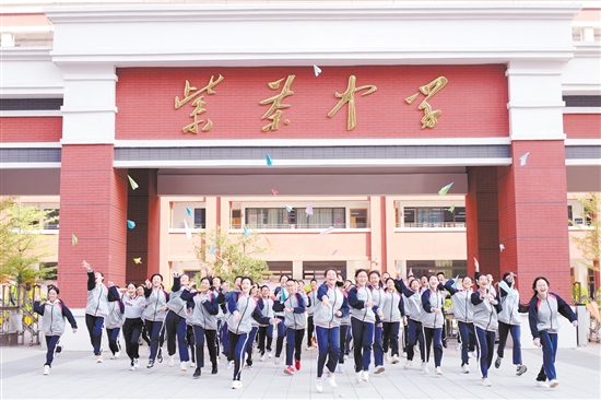 蓬江區(qū)將繼續(xù)以高質(zhì)量黨建為引領(lǐng)，高標(biāo)準(zhǔn)推進(jìn)區(qū)域教育優(yōu)質(zhì)均衡發(fā)展。
