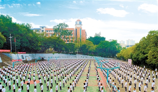 鶴山將繼續(xù)優(yōu)化集團(tuán)化辦學(xué)模式，發(fā)揮龍頭學(xué)校優(yōu)勢。圖為鶴山一中
