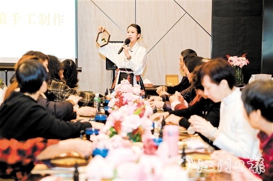 江門農(nóng)商銀行舉辦“花漾女神，如悅春風(fēng)”邑興高端客戶嶺南風(fēng)韻臻享之旅活動(dòng)。