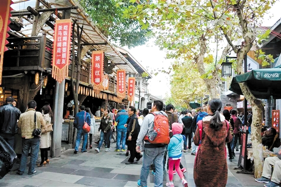 逛逛成都寬窄巷子，盡享美好時(shí)光。