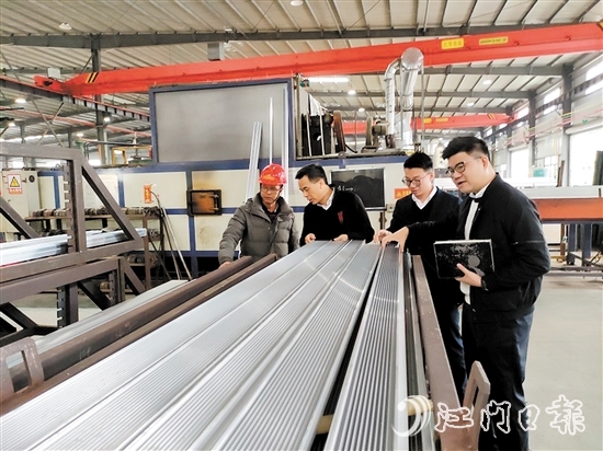 工商銀行江門分行積極走進(jìn)企業(yè)，把最優(yōu)的政策和服務(wù)送到企業(yè)身邊。