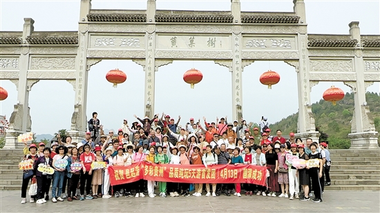 5天時(shí)間，團(tuán)友暢游貴州多個(gè)精華景點(diǎn)，收獲快樂與幸福。