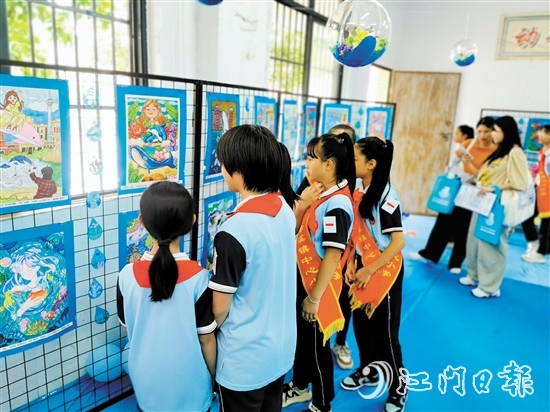 繪畫(huà)比賽增強(qiáng)師生對(duì)中華白海豚的保護(hù)意識(shí)。