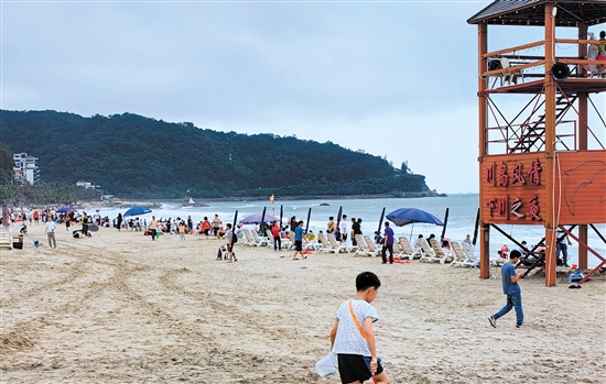 川山群島旅游度假區(qū)是我市傳統(tǒng)熱門景區(qū)。圖為五一假期下川島景區(qū)一瞥。