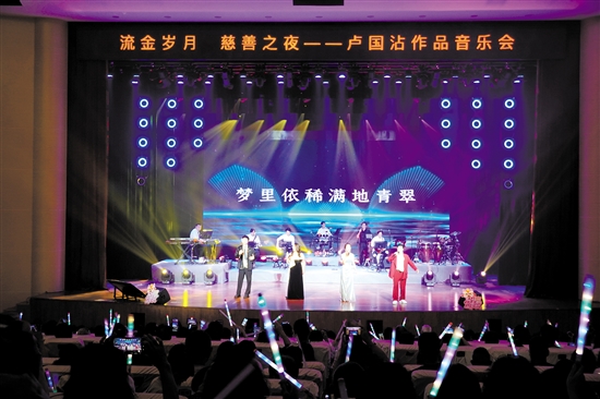 橘子樂隊(duì)傾情演繹盧國沾經(jīng)典歌曲。
