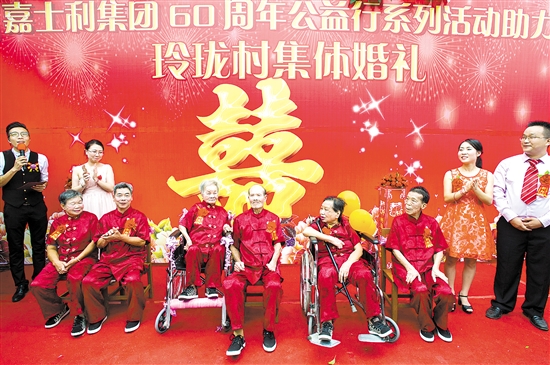 2016年，董淑猛、徐娜策劃舉辦了中國(guó)首次麻風(fēng)康復(fù)者集體婚禮。周華東
