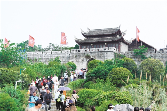 青巖古鎮(zhèn)古色古香。