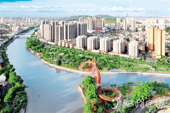 下沙公園由江門最大的棚戶區(qū)升級(jí)改造而成，建有如意橋、榕蔭廣場(chǎng)、咸水歌廣場(chǎng)、觀浪橋、下沙文化展示中心、兒童樂(lè)園等。