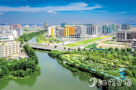 安全應(yīng)急產(chǎn)業(yè)園在2022年以高分獲評(píng)國(guó)家安全應(yīng)急產(chǎn)業(yè)示范基地創(chuàng)建單位，今年4月榮獲廣東省特色產(chǎn)業(yè)園區(qū)，成為全省首個(gè)安全應(yīng)急特色產(chǎn)業(yè)園區(qū)。