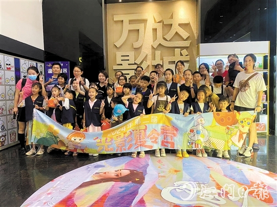 暑假檔眾多影片“扎堆”上映，吸引不少消費者前來觀看。