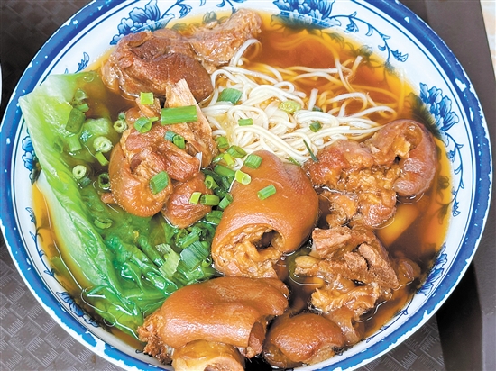 豬腳面味道受到游客認(rèn)可。