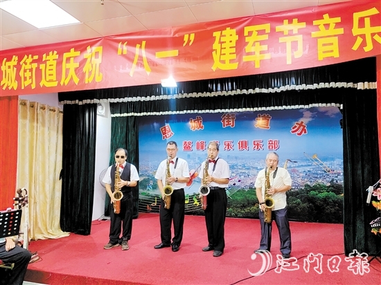 音樂(lè)會(huì)讓老兵們過(guò)了一個(gè)特別的建軍節(jié)。
