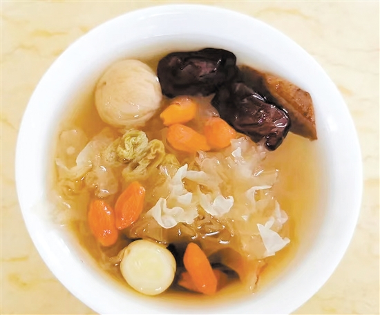 立秋后宜多吃銀耳等潤肺食物，能幫助呼吸系統(tǒng)適應(yīng)季節(jié)變換。