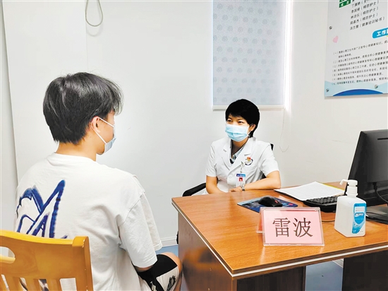 高溫天氣，部分人群出現(xiàn)“情緒中暑”。