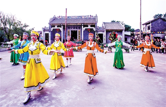 霄南村連續(xù)多年舉辦特色文體活動(dòng)，弘揚(yáng)傳統(tǒng)文化。