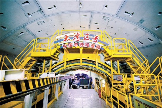 超大直徑盾構(gòu)機(jī)“大灣區(qū)號(hào)”率先完成了全部1468環(huán)的掘進(jìn)任務(wù)。