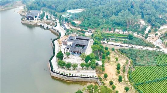 來蘇村山水人家文旅項目，規(guī)劃建設(shè)一個集山水田園、健康養(yǎng)生、茶文化等為一體的鄉(xiāng)村自然生態(tài)景區(qū)。