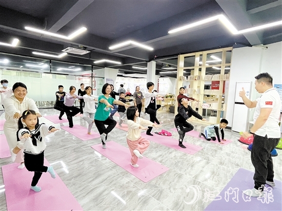 江海區(qū)為產(chǎn)業(yè)工人家庭提供貼心的暑期惠民活動，充實市民暑期生活。劉瓊