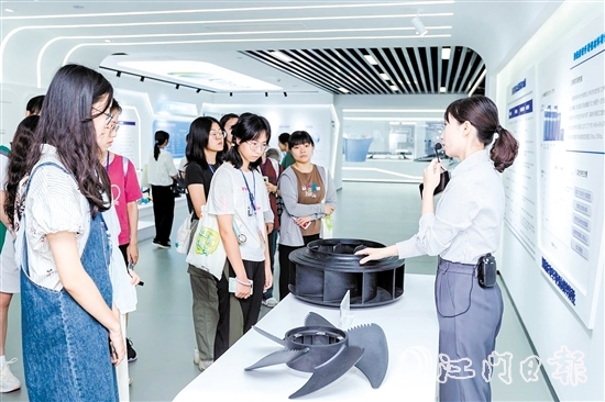 大學(xué)生走進(jìn)廣東奇德新材料股份有限公司，了解江海制造。