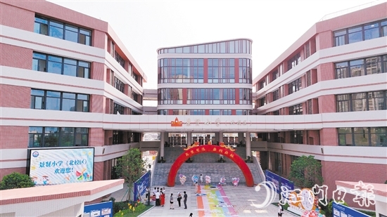 開學(xué)第一天，景賢小學(xué)（北校區(qū)）正式啟用。