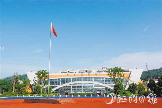 江門市實(shí)驗(yàn)中學(xué)（高中部）環(huán)境優(yōu)美。