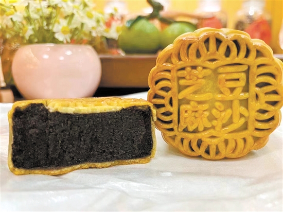 一個月餅的熱量相當于兩碗米飯。