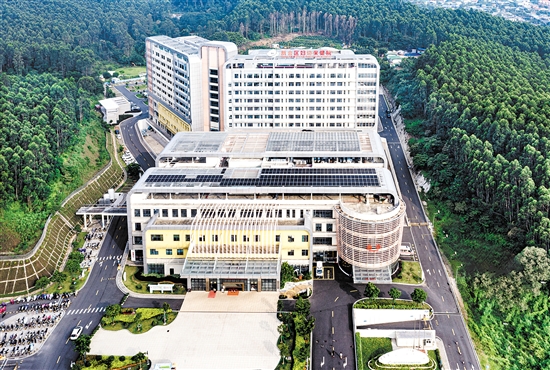 新會(huì)區(qū)婦幼保健院新院總用地面積6.13公頃，總建筑面積63500平方米，建設(shè)有包括門(mén)診、醫(yī)技、住院綜合樓和行政辦公樓等在內(nèi)的主要建筑，設(shè)床位500張、機(jī)動(dòng)車停車位近800個(gè)，按三級(jí)婦幼保健院的標(biāo)準(zhǔn)建設(shè)。