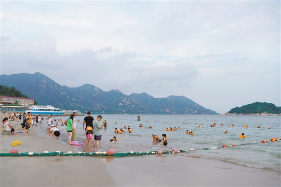 國慶假期，臺山濱海旅游火熱。