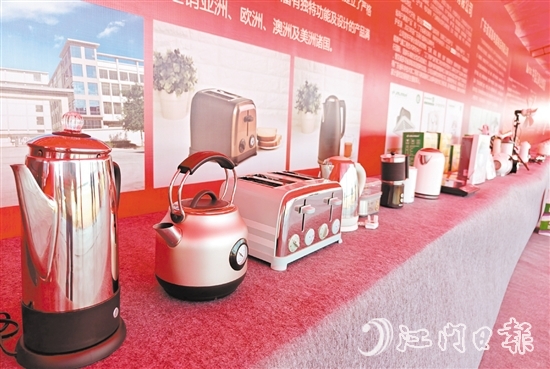 恩平與中山共建的中山（恩平）智能家電產(chǎn)業(yè)園目前已落地10個(gè)項(xiàng)目。圖為落地產(chǎn)業(yè)園企業(yè)的產(chǎn)品展示。胡偉杰
