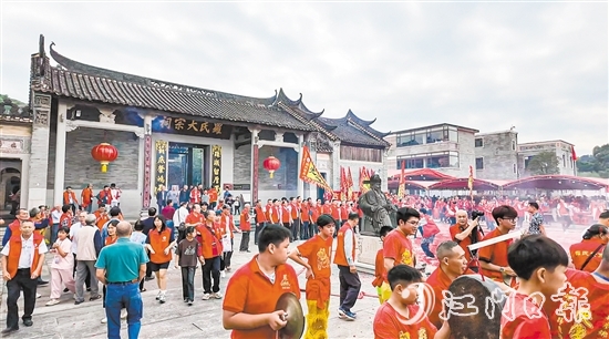 2024年首屆羅氏貴系良溪薈活動現(xiàn)場人聲鼎沸，洋溢著團(tuán)聚的喜慶。