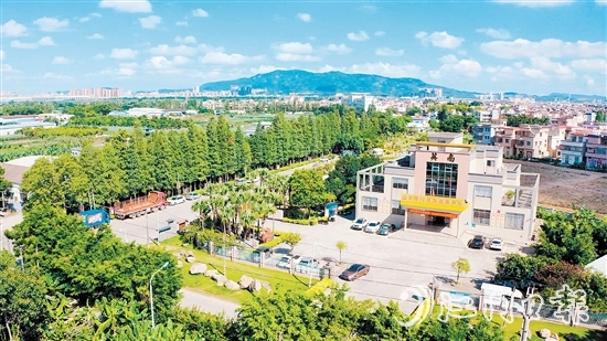 近年來，英南村以黨建引領(lǐng)綠美鄉(xiāng)村建設(shè)，大大提升了宜居宜業(yè)水平。圖為英南村黨群服務(wù)中心。