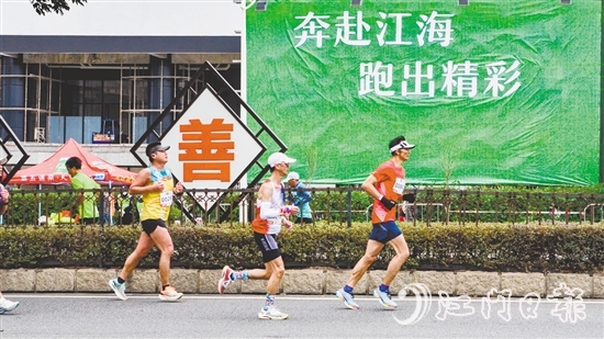 郭衛(wèi)強(qiáng)拿出帶兵打仗的作風(fēng)，確保每件事都有著落、有回音。