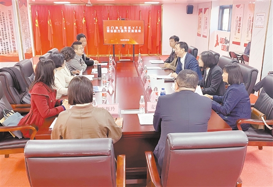 與會者進(jìn)行深入交流。