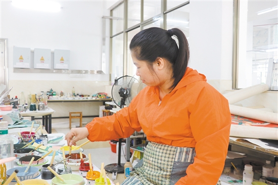 為達(dá)到最佳效果，調(diào)配一個(gè)顏色通常要2個(gè)小時(shí)。