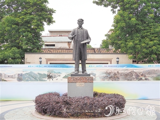 在雅瑤鎮(zhèn)陳山村鐵夫文化廣場(chǎng)，鐵夫銅像生動(dòng)展現(xiàn)“中國(guó)油畫(huà)第一人”的風(fēng)采。