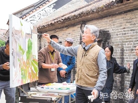 雅瑤鎮(zhèn)陳山村的獨(dú)特韻味吸引不少藝術(shù)家和愛(ài)好者前來(lái)采風(fēng)寫(xiě)生。