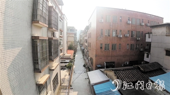 新昌明渠改造工程完成后，明渠兩側(cè)的人居環(huán)境得到明顯改善。