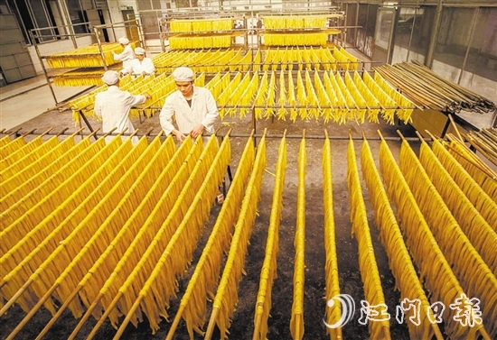 鶴城鎮(zhèn)坪山村素有“腐竹之鄉(xiāng)”的美譽。